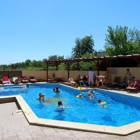 комплекс виста до плажа - Complex Byala Vista Near The Apartahotel 4*