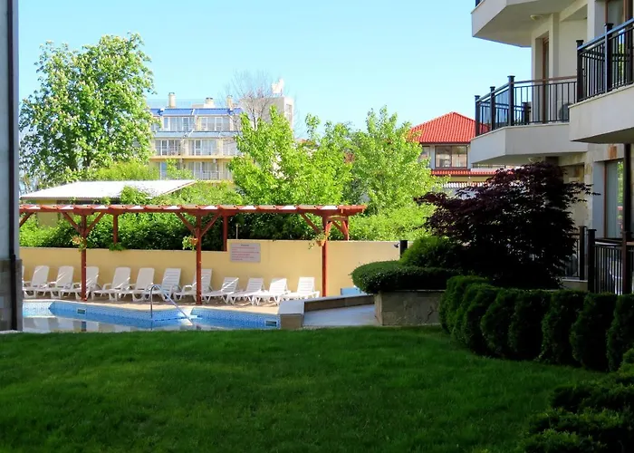 комплекс виста до плажа - Complex Byala Vista Near The Aparthotel 4*